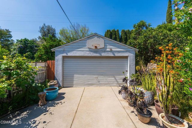 5835 Beck Avenue, North Hollywood, CA 91601
