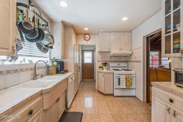 5835 Beck Avenue, North Hollywood, CA 91601