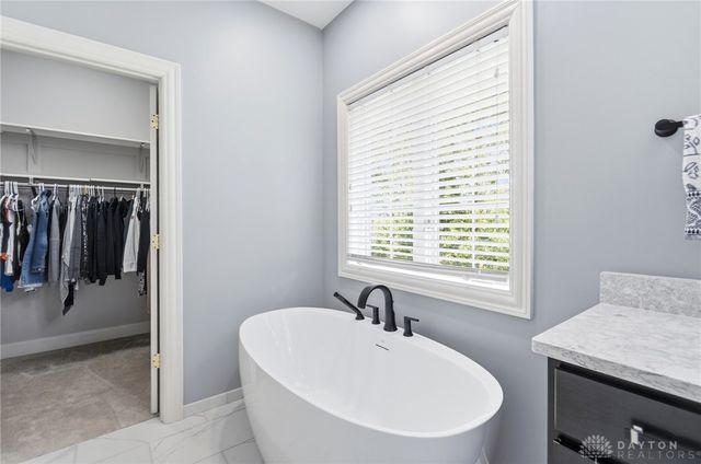 654 Beechwood Drive, Tipp City, OH 45371