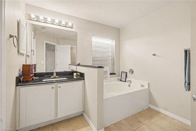 2004 NW 23rd TER, Cape Coral, FL 33993