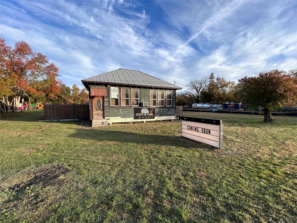303 W Broade ST, Leander, TX 78641
