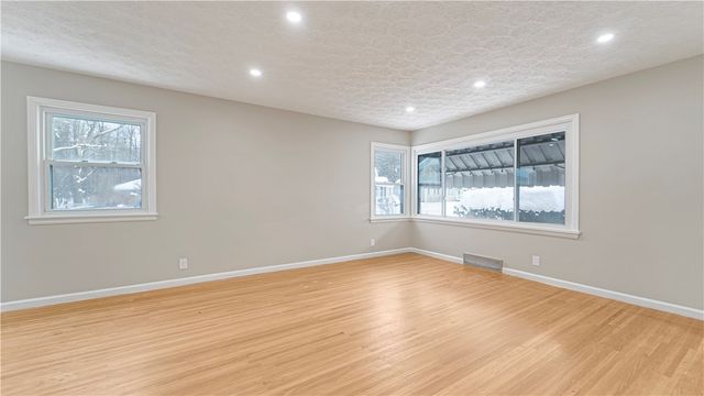 538 Glenview Court, Webster, NY 14580