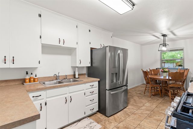 807 Elizabeth Boulevard, Granbury, TX 76048