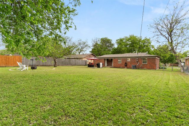 807 Elizabeth Boulevard, Granbury, TX 76048