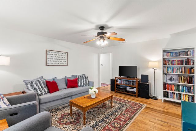 807 Elizabeth Boulevard, Granbury, TX 76048
