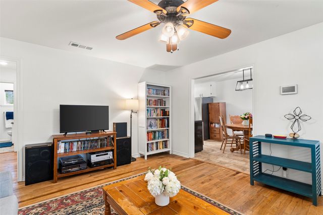 807 Elizabeth Boulevard, Granbury, TX 76048