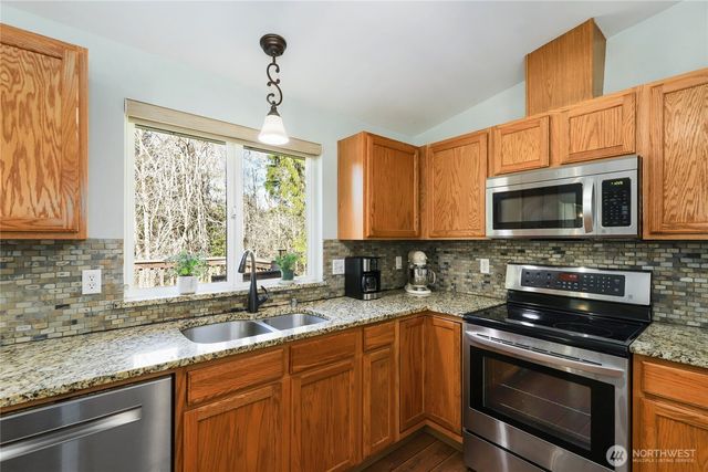 2461 Cantu Lane NW, Seabeck, WA 98380