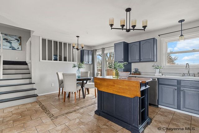 900 PHOENIX DR, Cheyenne, WY 82001