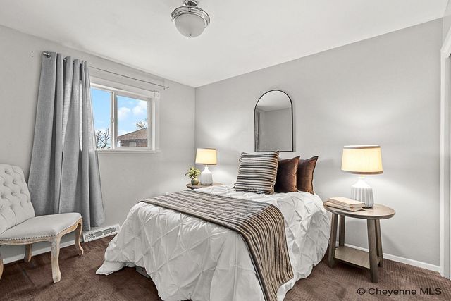 900 PHOENIX DR, Cheyenne, WY 82001