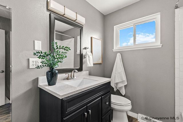 900 PHOENIX DR, Cheyenne, WY 82001