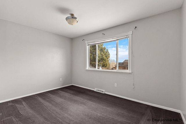 900 PHOENIX DR, Cheyenne, WY 82001