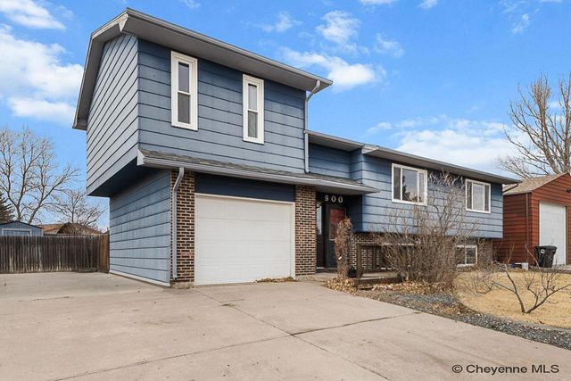 900 PHOENIX DR, Cheyenne, WY 82001