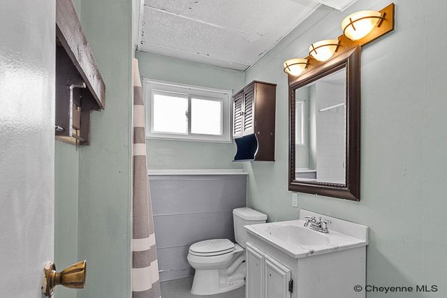 900 PHOENIX DR, Cheyenne, WY 82001