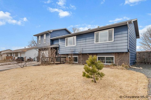 900 PHOENIX DR, Cheyenne, WY 82001