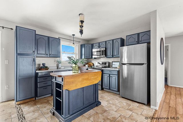 900 PHOENIX DR, Cheyenne, WY 82001