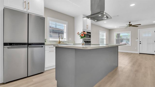 2906 W NASSAU STREET, Tampa, FL 33607