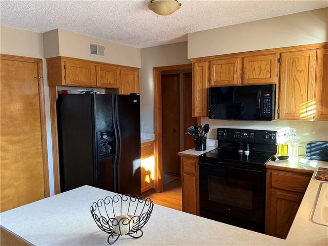 11640 W 113th Street, Overland Park, KS 66210