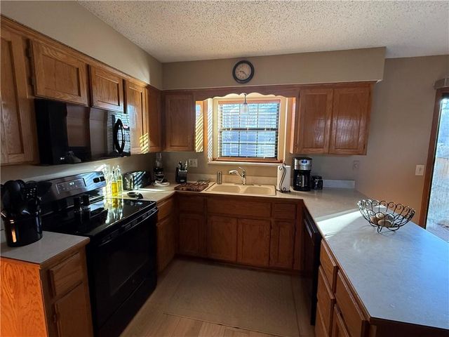 11640 W 113th Street, Overland Park, KS 66210