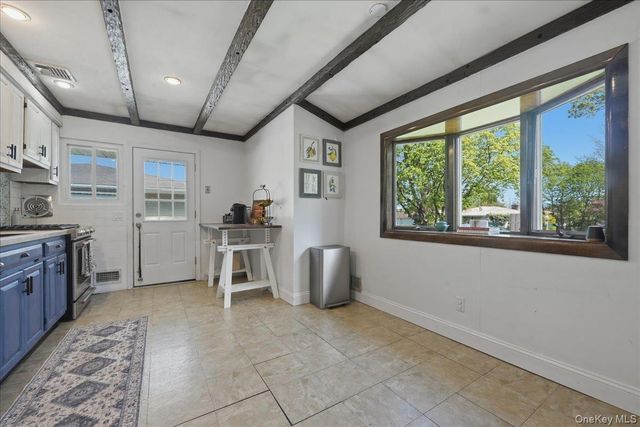 9 Copperbeech Road, Saint James, NY 11780