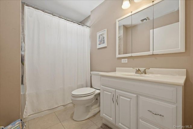 9 Copperbeech Road, Saint James, NY 11780