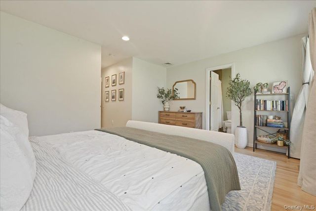 9 Copperbeech Road, Saint James, NY 11780