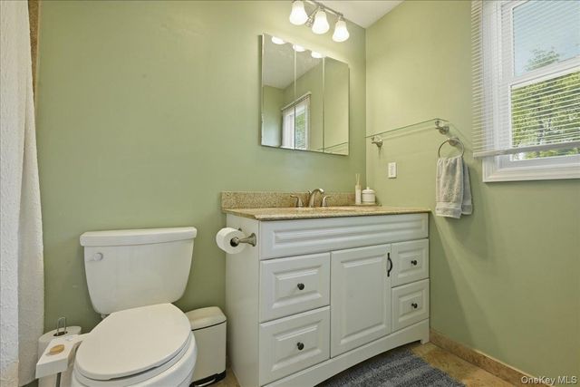 9 Copperbeech Road, Saint James, NY 11780