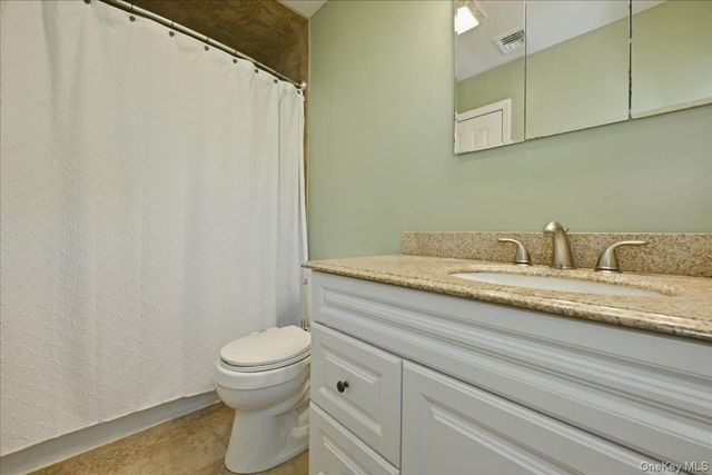 9 Copperbeech Road, Saint James, NY 11780