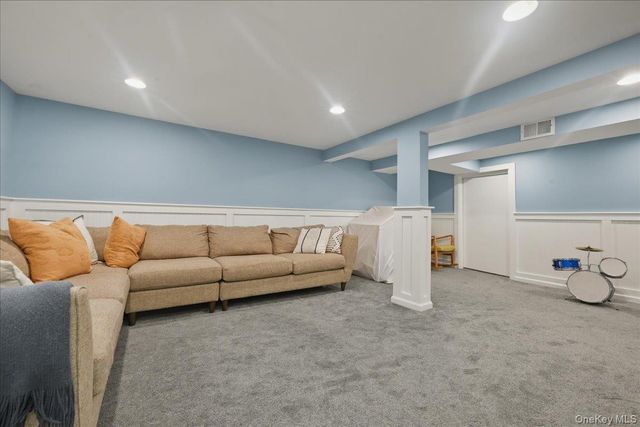 9 Copperbeech Road, Saint James, NY 11780