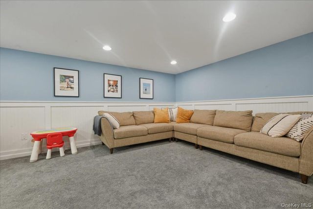 9 Copperbeech Road, Saint James, NY 11780