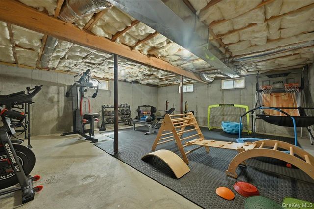 9 Copperbeech Road, Saint James, NY 11780