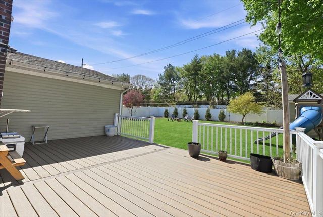 9 Copperbeech Road, Saint James, NY 11780