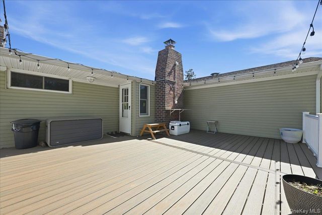 9 Copperbeech Road, Saint James, NY 11780