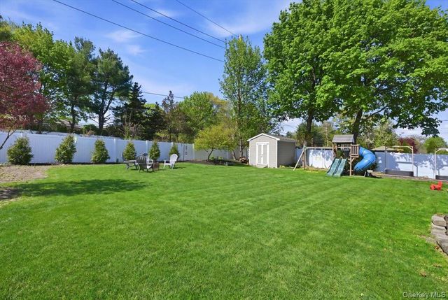 9 Copperbeech Road, Saint James, NY 11780