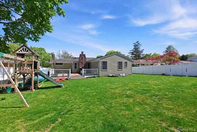 9 Copperbeech Road, Saint James, NY 11780