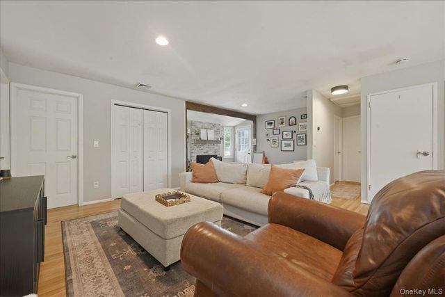 9 Copperbeech Road, Saint James, NY 11780