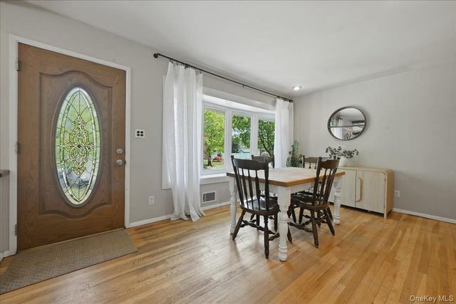 9 Copperbeech Road, Saint James, NY 11780