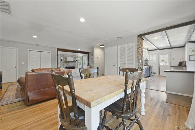 9 Copperbeech Road, Saint James, NY 11780