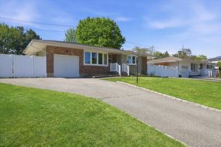 9 Copperbeech Road, Saint James, NY 11780