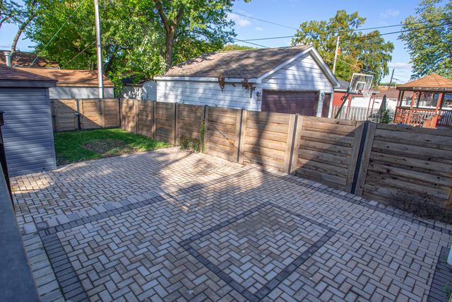 226 N Lind Avenue, Hillside, IL 60162