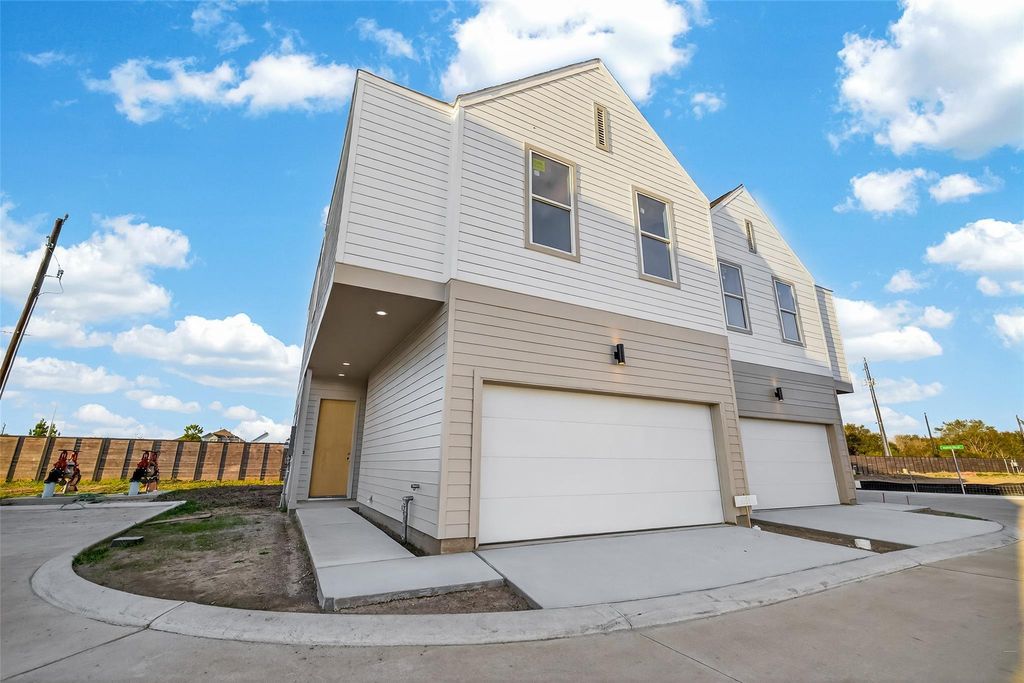 4014 Buffalo Moon Drive, Houston, TX 77045