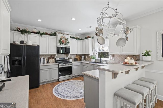 211 Woodview Lane, Woodstock, GA 30188