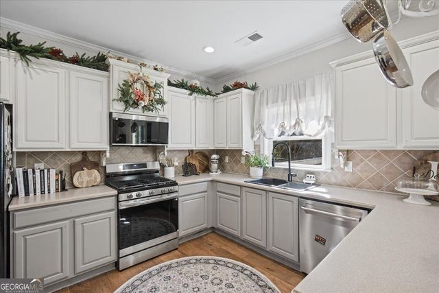 211 Woodview Lane, Woodstock, GA 30188