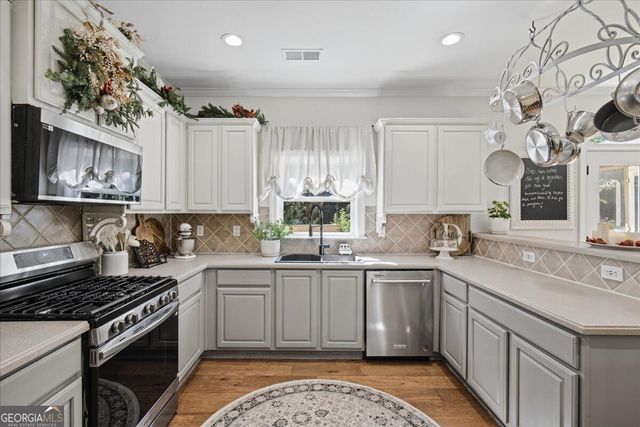 211 Woodview Lane, Woodstock, GA 30188