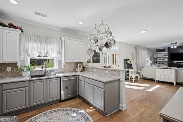 211 Woodview Lane, Woodstock, GA 30188