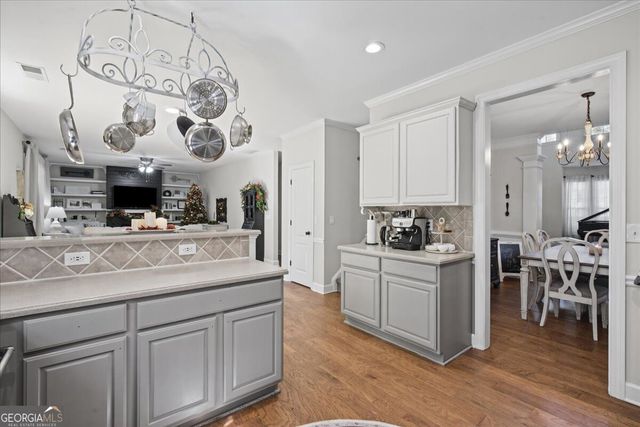 211 Woodview Lane, Woodstock, GA 30188
