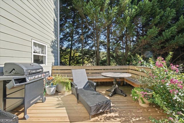 211 Woodview Lane, Woodstock, GA 30188