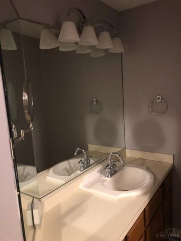 1047 Golfview Road, Middletown, OH 45042