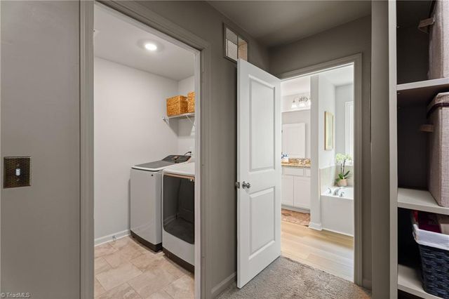 4261 Honeysuckle Vine Drive, Winston-salem, NC 27106