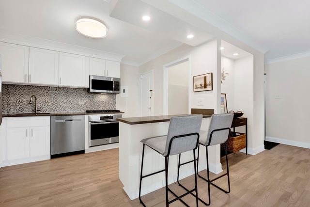 247 E CHESTNUT Street 1201, Chicago, IL 60611