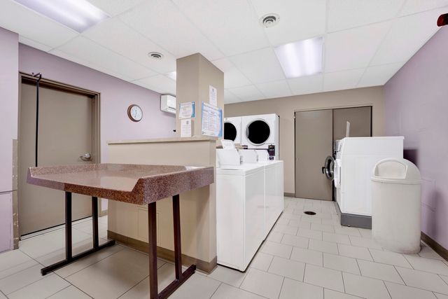 247 E CHESTNUT Street 1201, Chicago, IL 60611